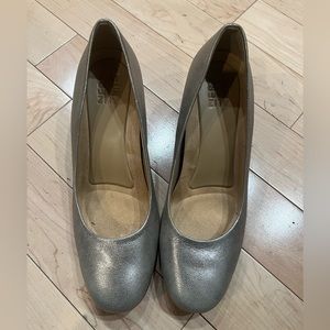 Naturalizer women shoes.